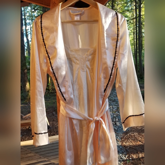 Robe & Shirt Ladies Set Morgan Taylor Intimates Silky Satin Cream White Small - Picture 8 of 12